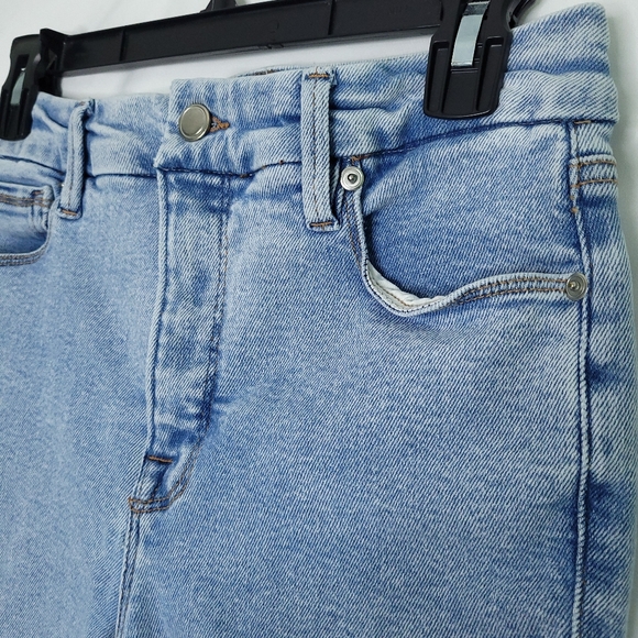 GOOD AMERICAN Women's Light Wash Raw Hem Straight Leg Jeans Size 4 - Picture 6 of 15